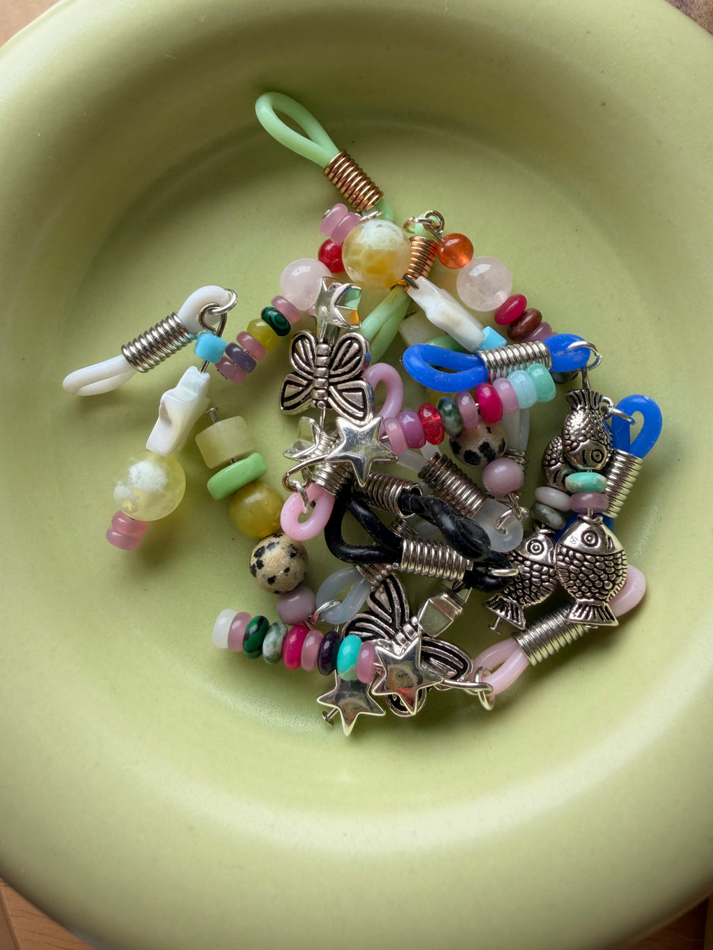 sunglass / earbud charm (set)