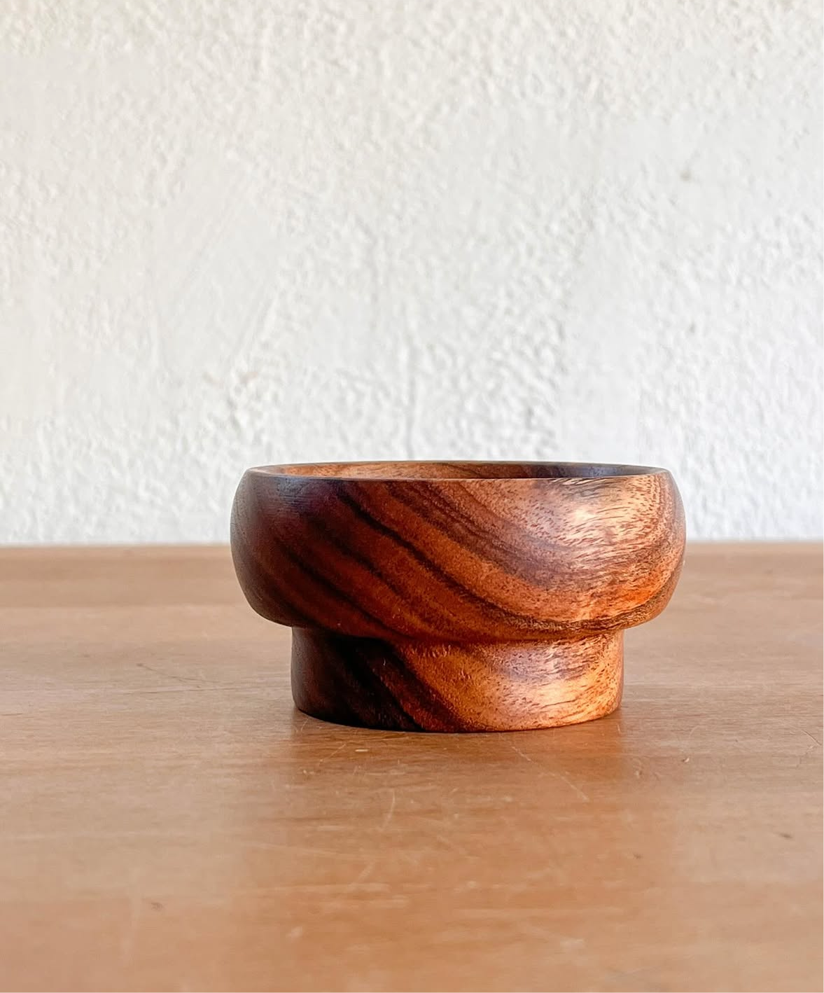 pinch bowl in acacia wood