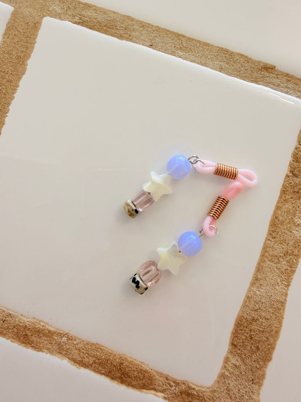 sunglass / earbud charm (set)