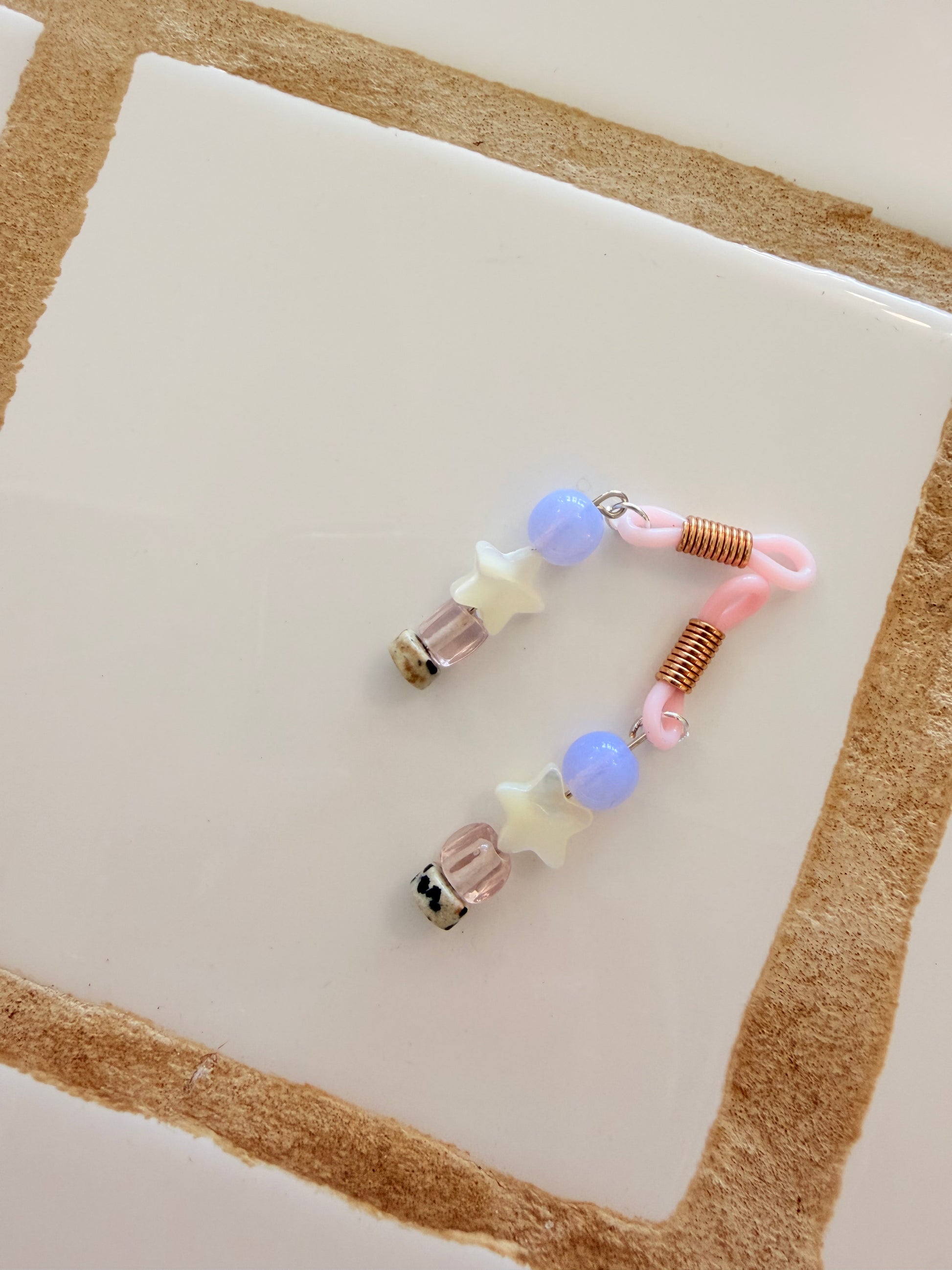 sunglass / earbud charm (set)