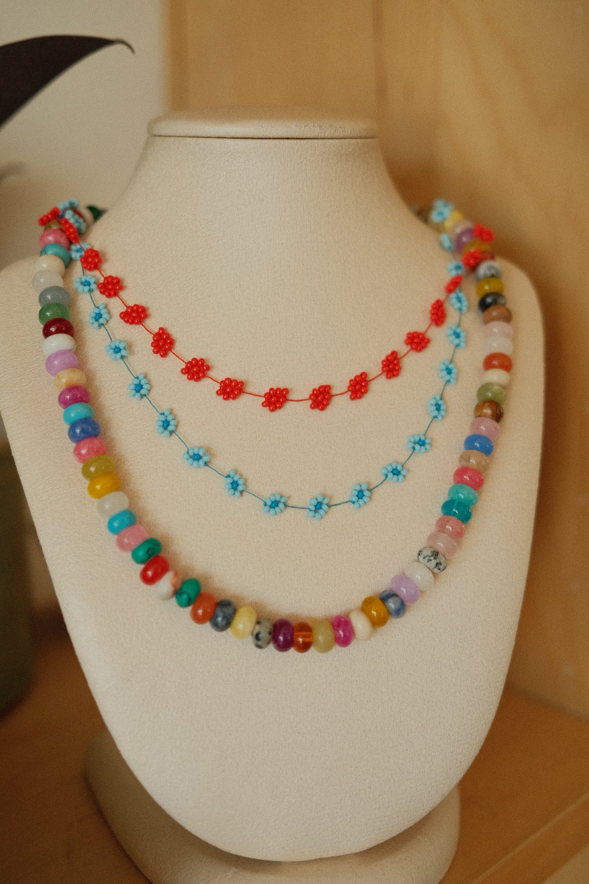 beaded daisy necklaces