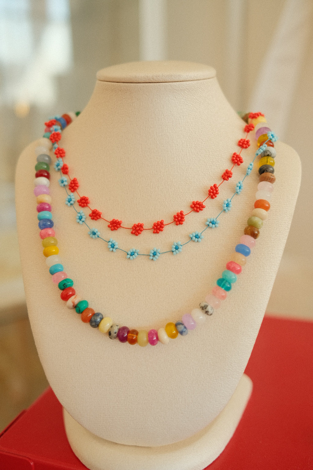 beaded daisy necklaces