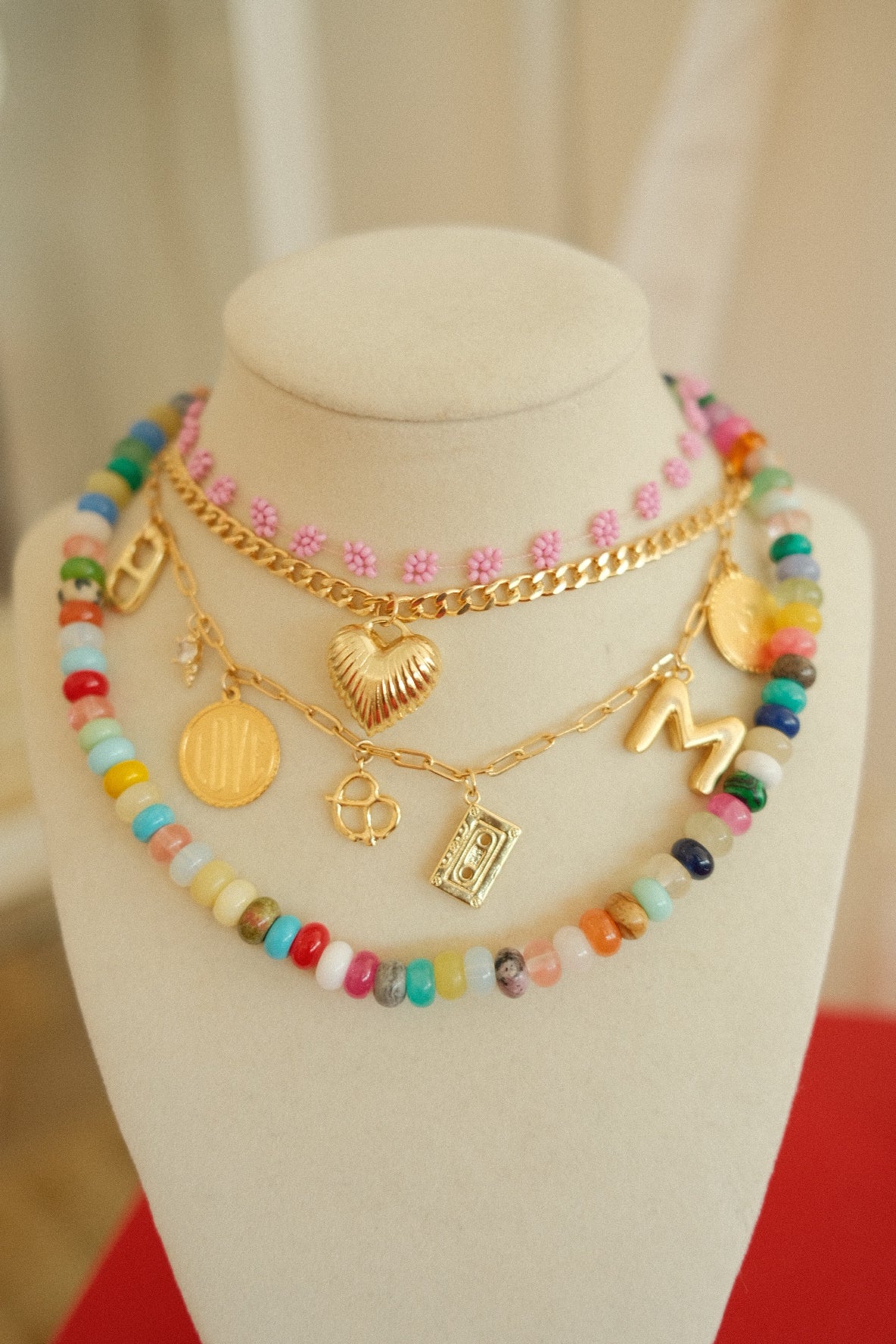 beaded daisy necklaces