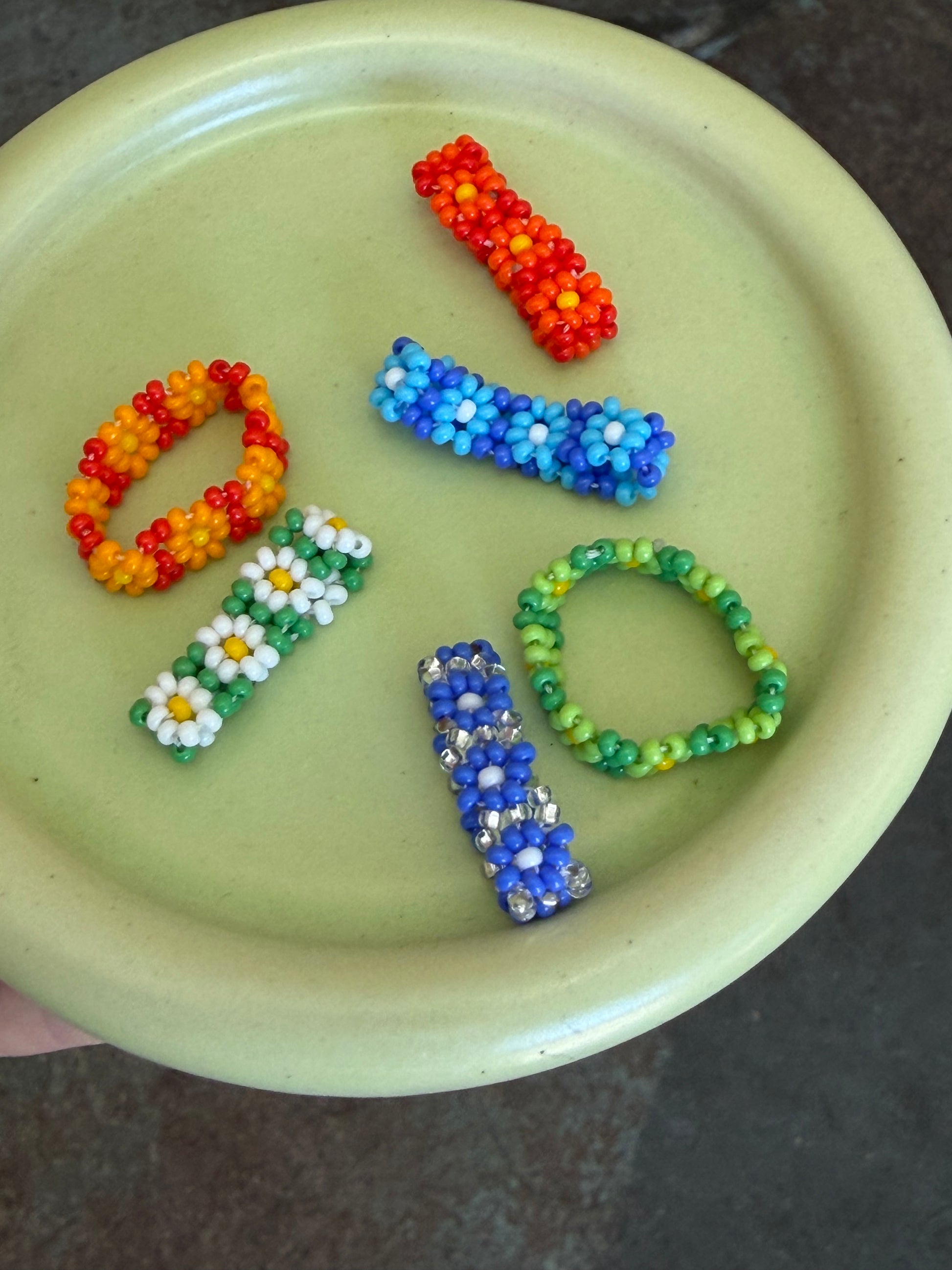 beaded daisy rings