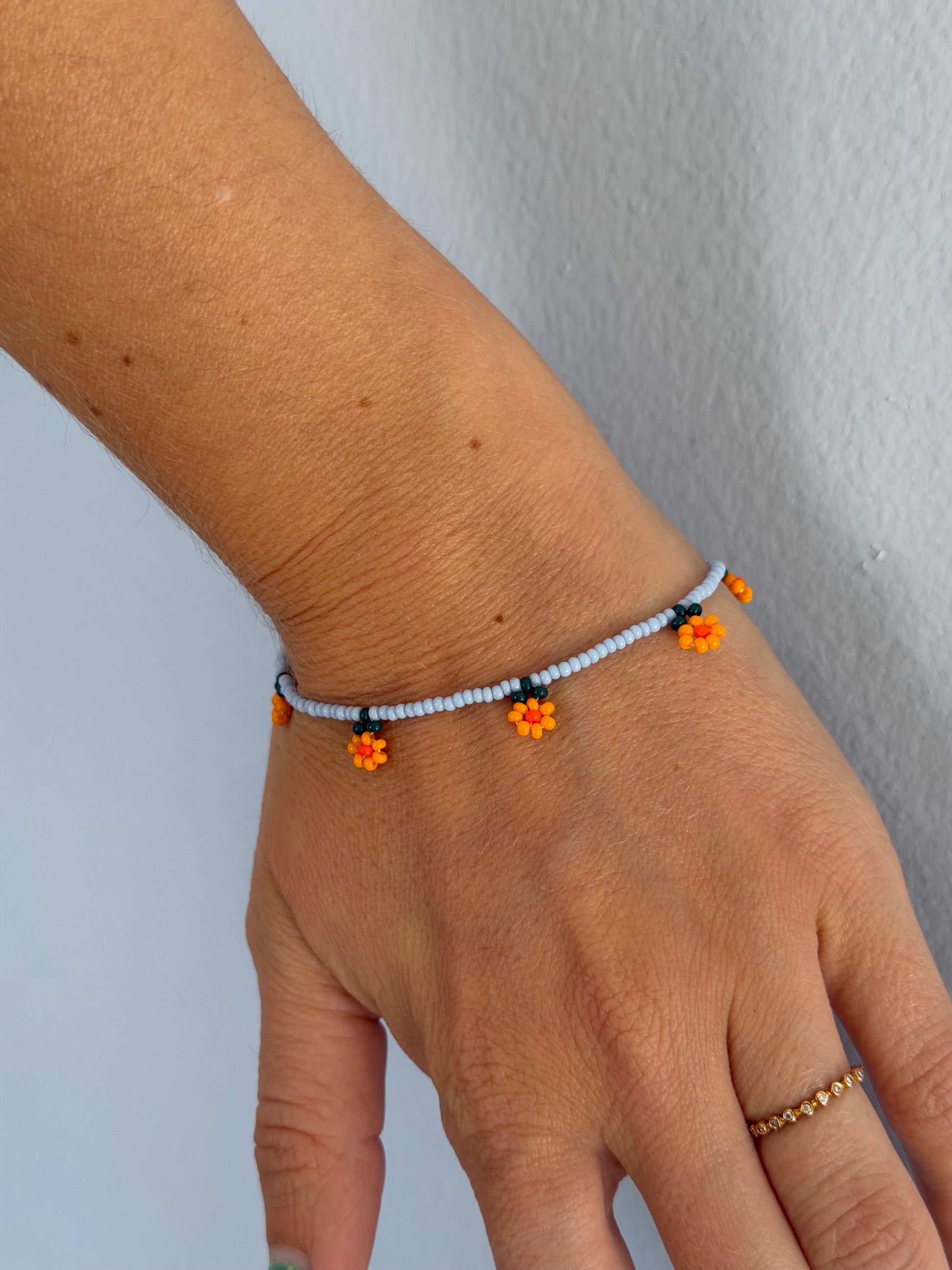 beaded daisy bracelets
