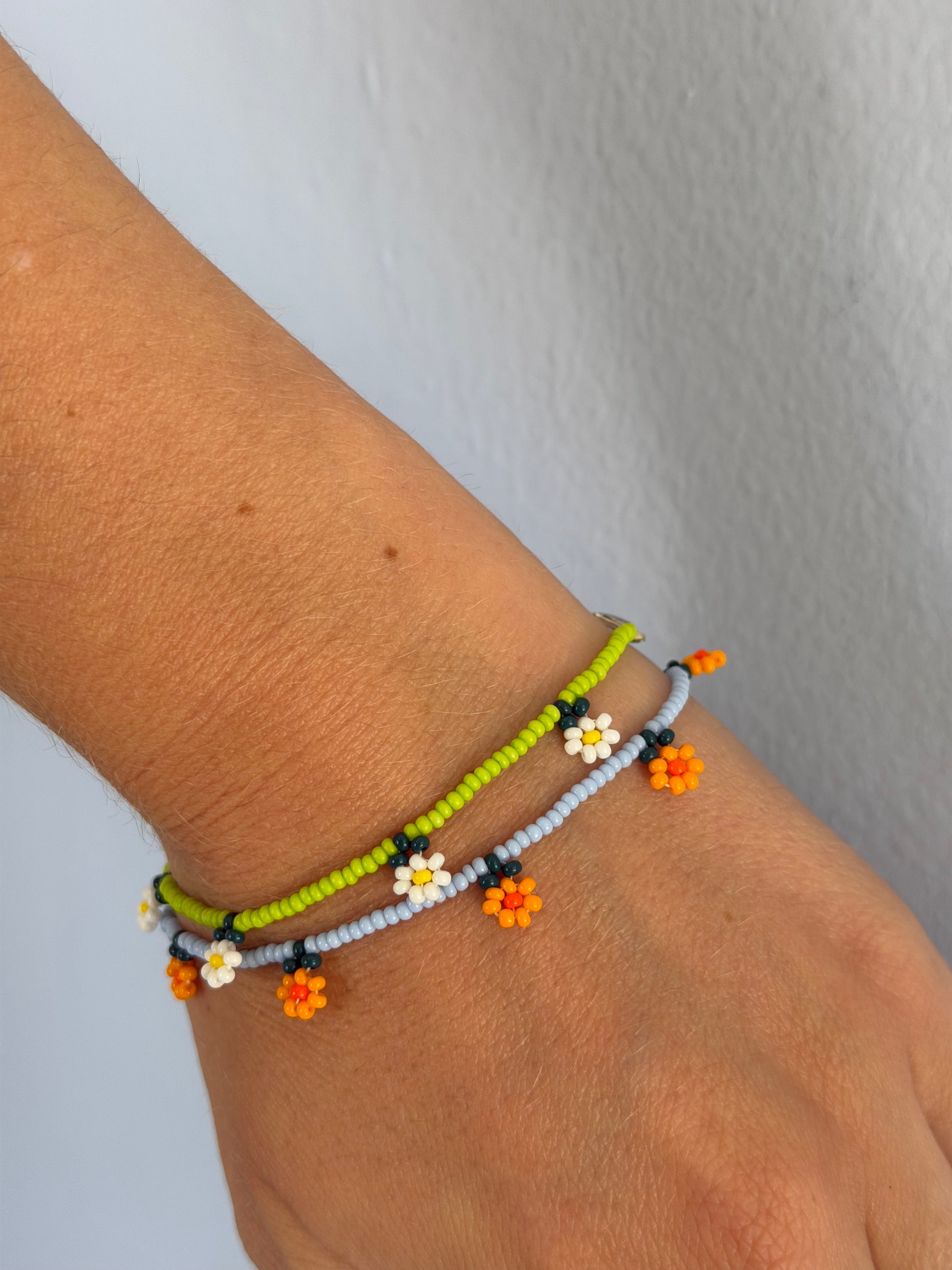 beaded daisy bracelets