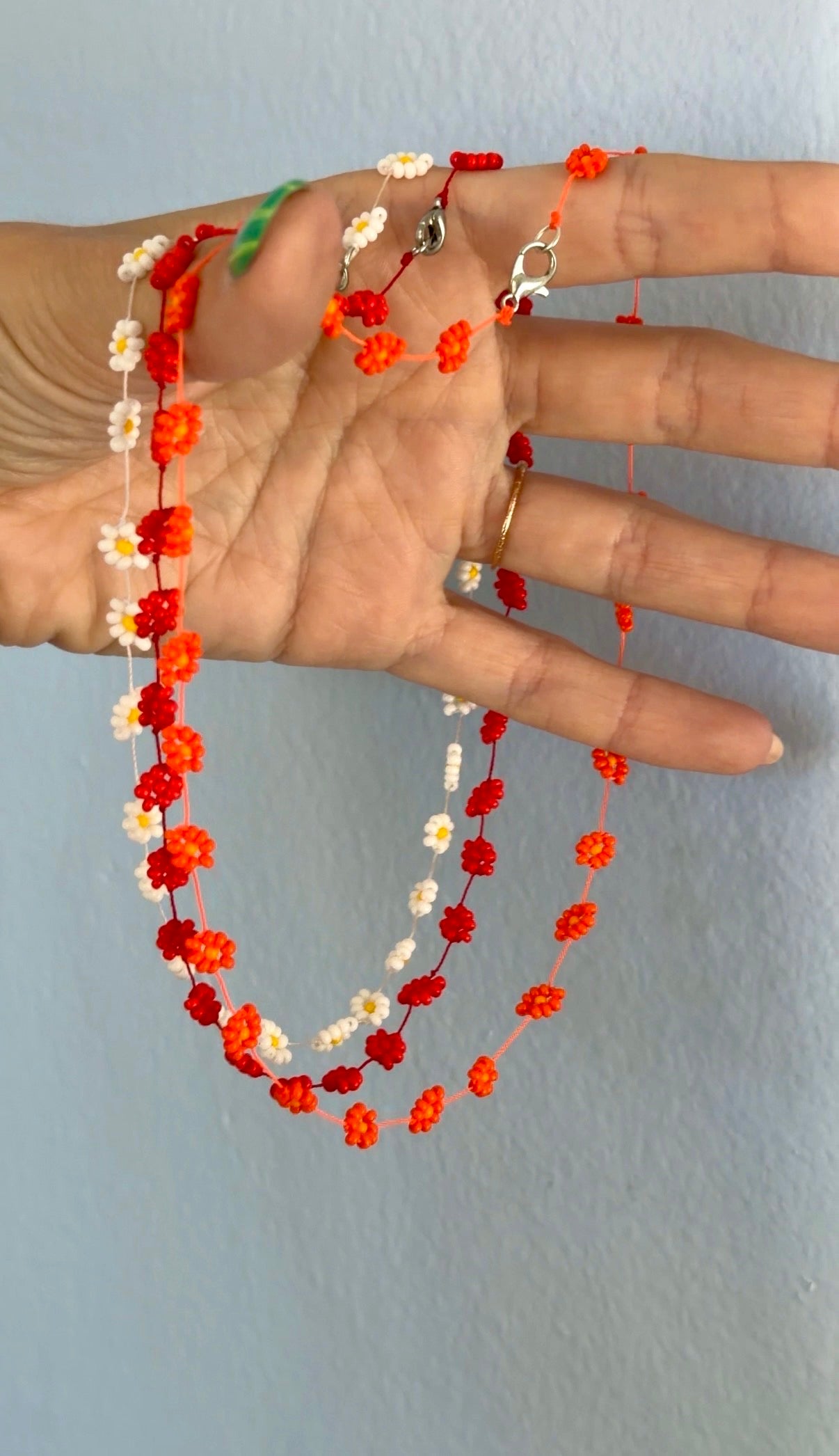 beaded daisy necklaces