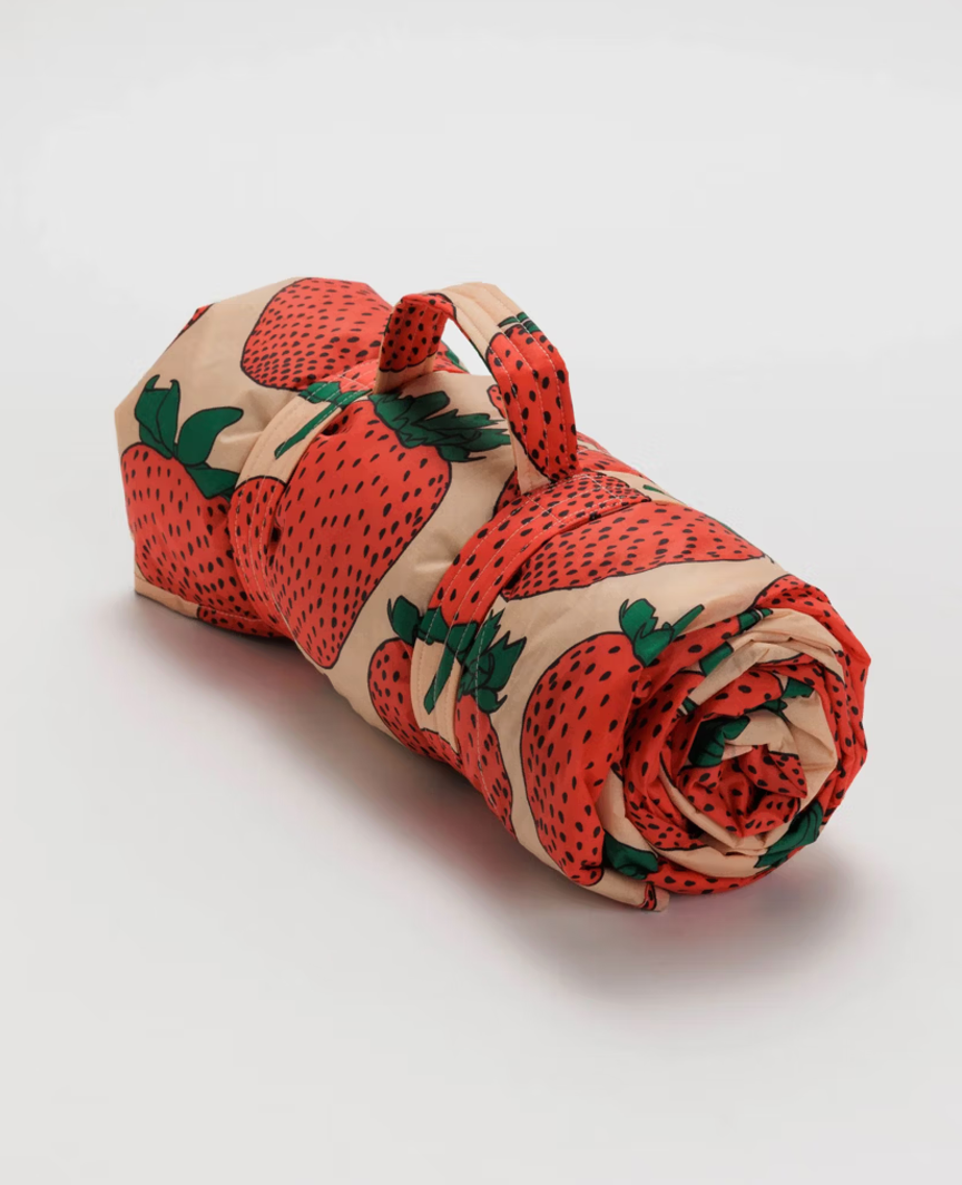 puffy picnic blanket - strawberry