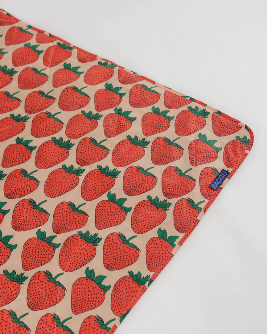puffy picnic blanket - strawberry