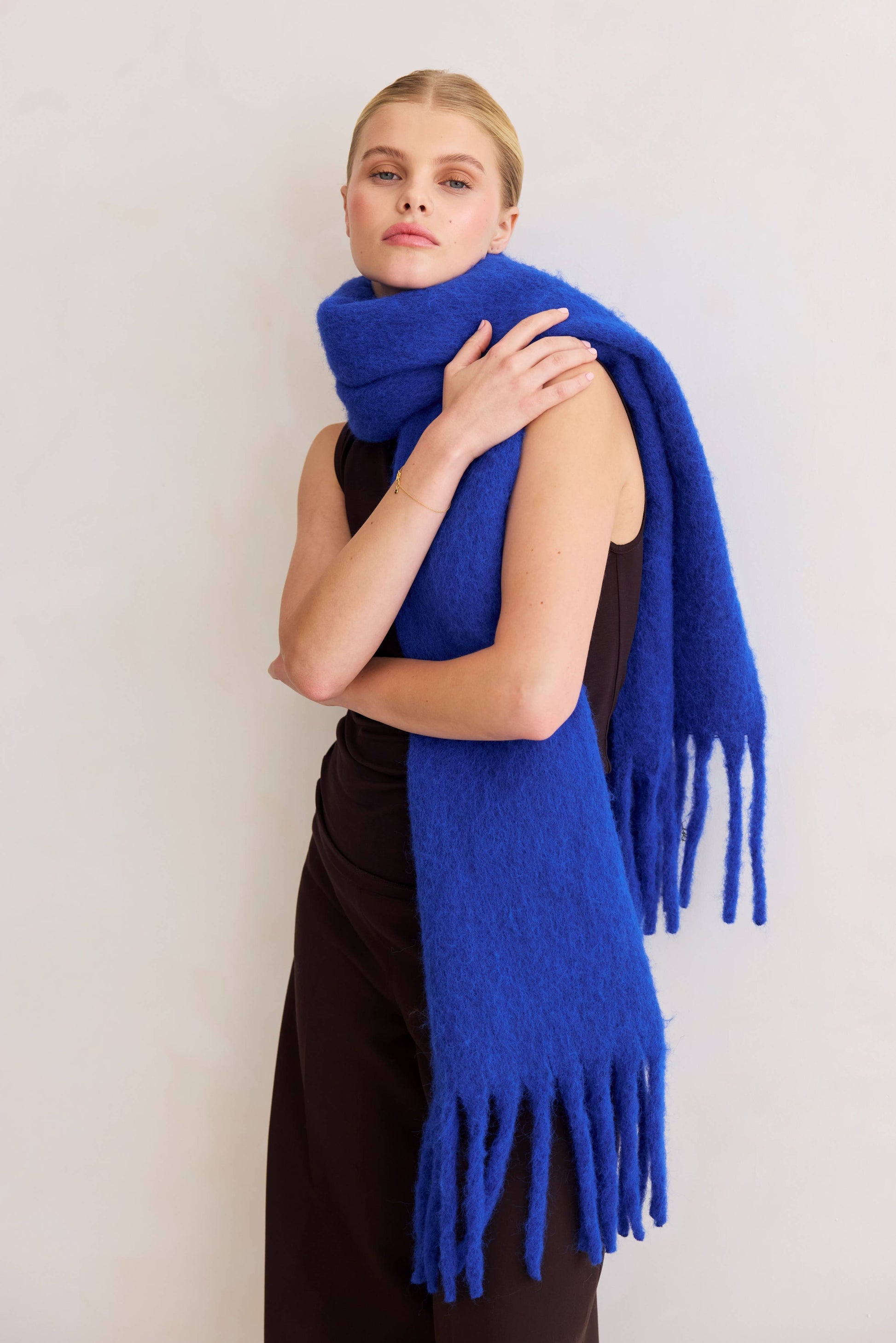 the reykjavik scarf with RWS wool - electric blue