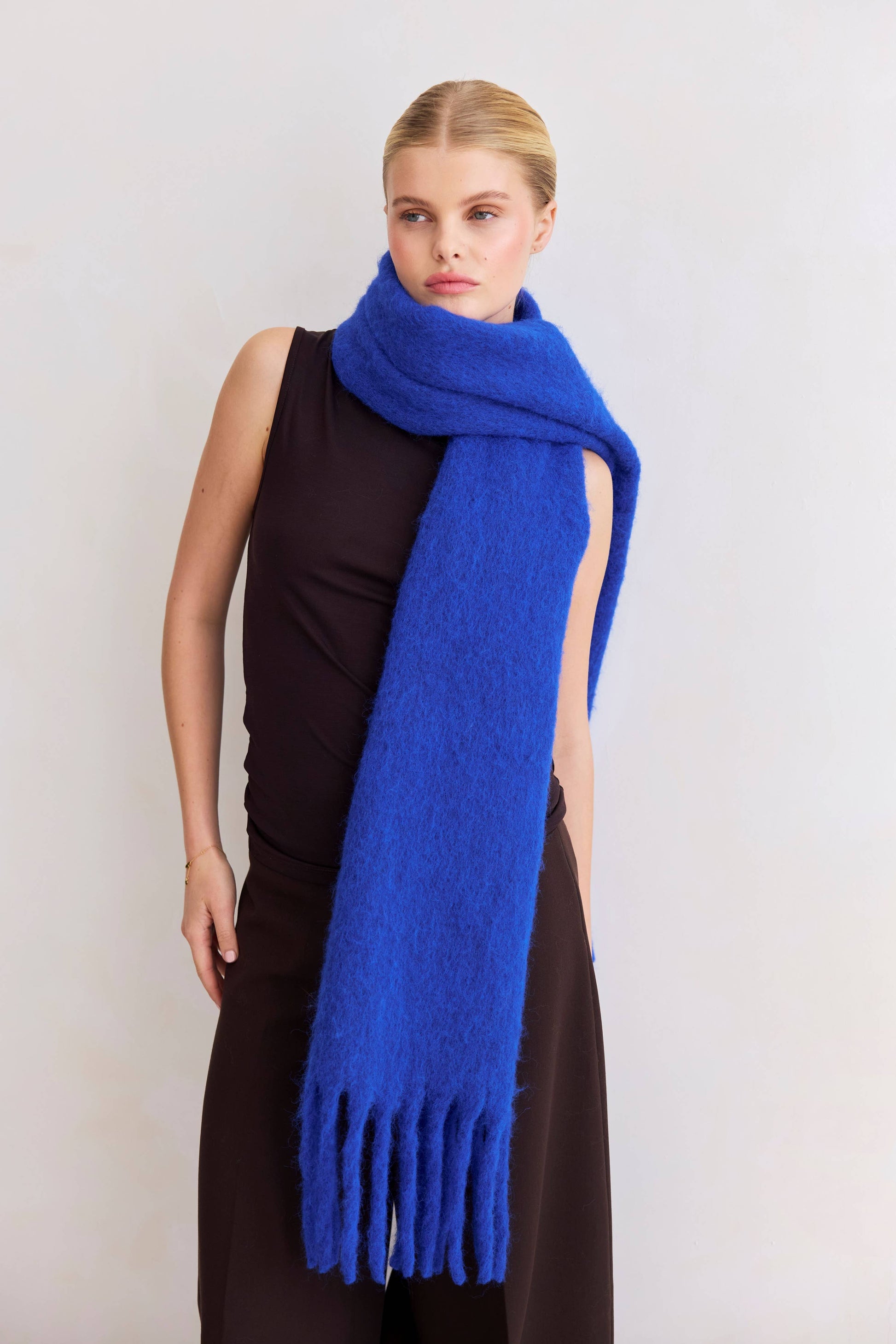 the reykjavik scarf with RWS wool - electric blue
