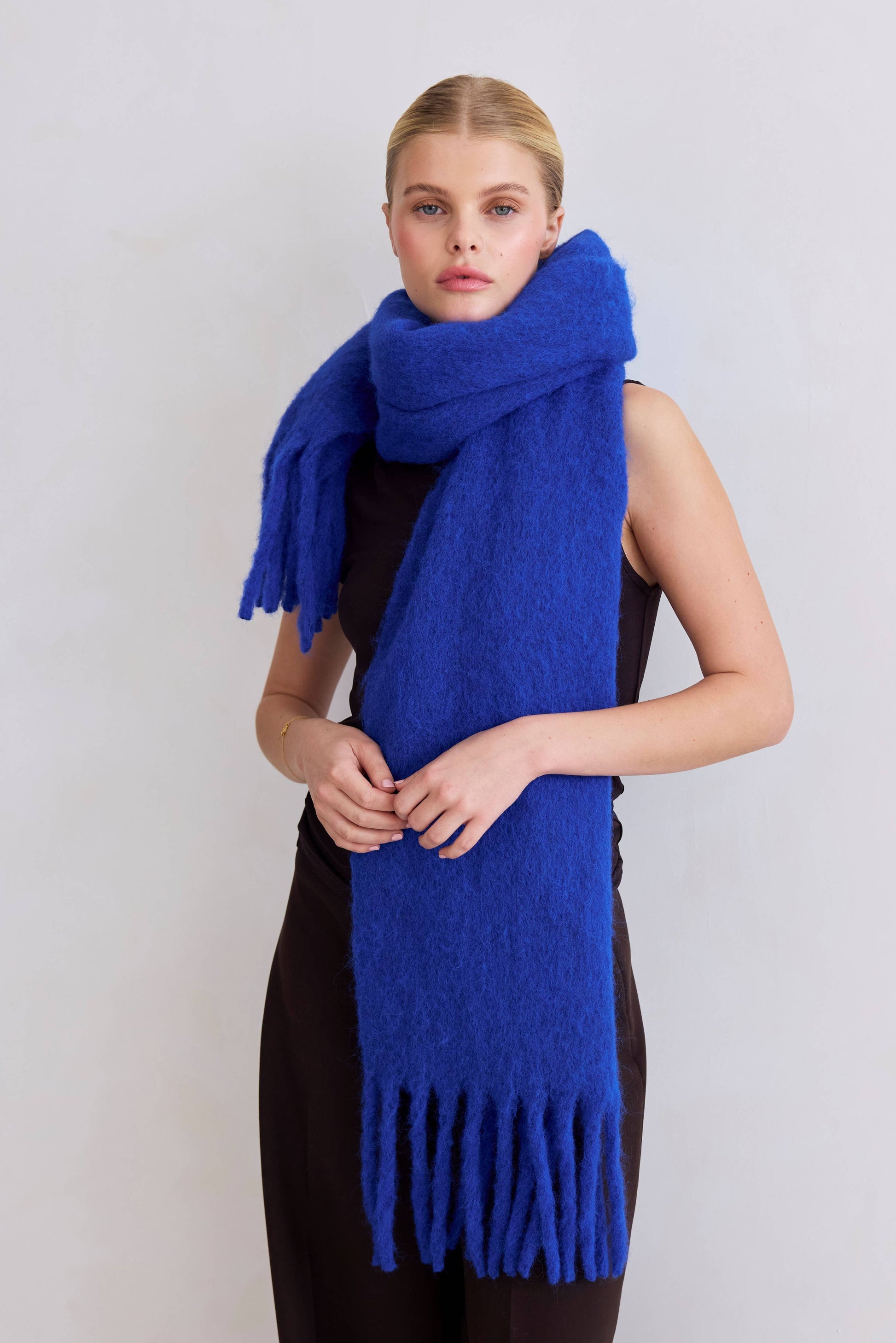 the reykjavik scarf with RWS wool - electric blue