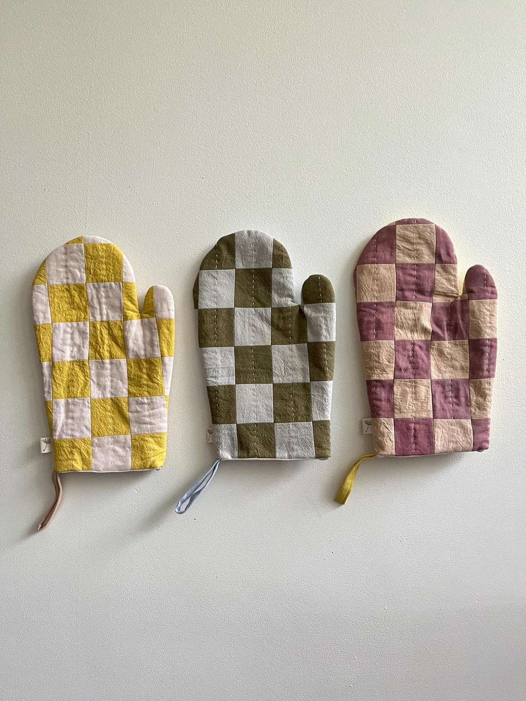 checkered oven mitts