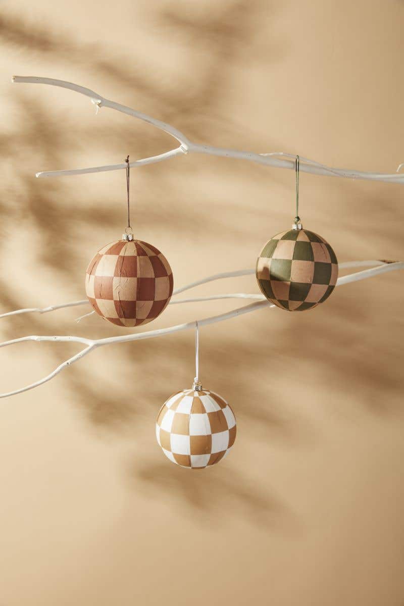 lubeck ornament, white