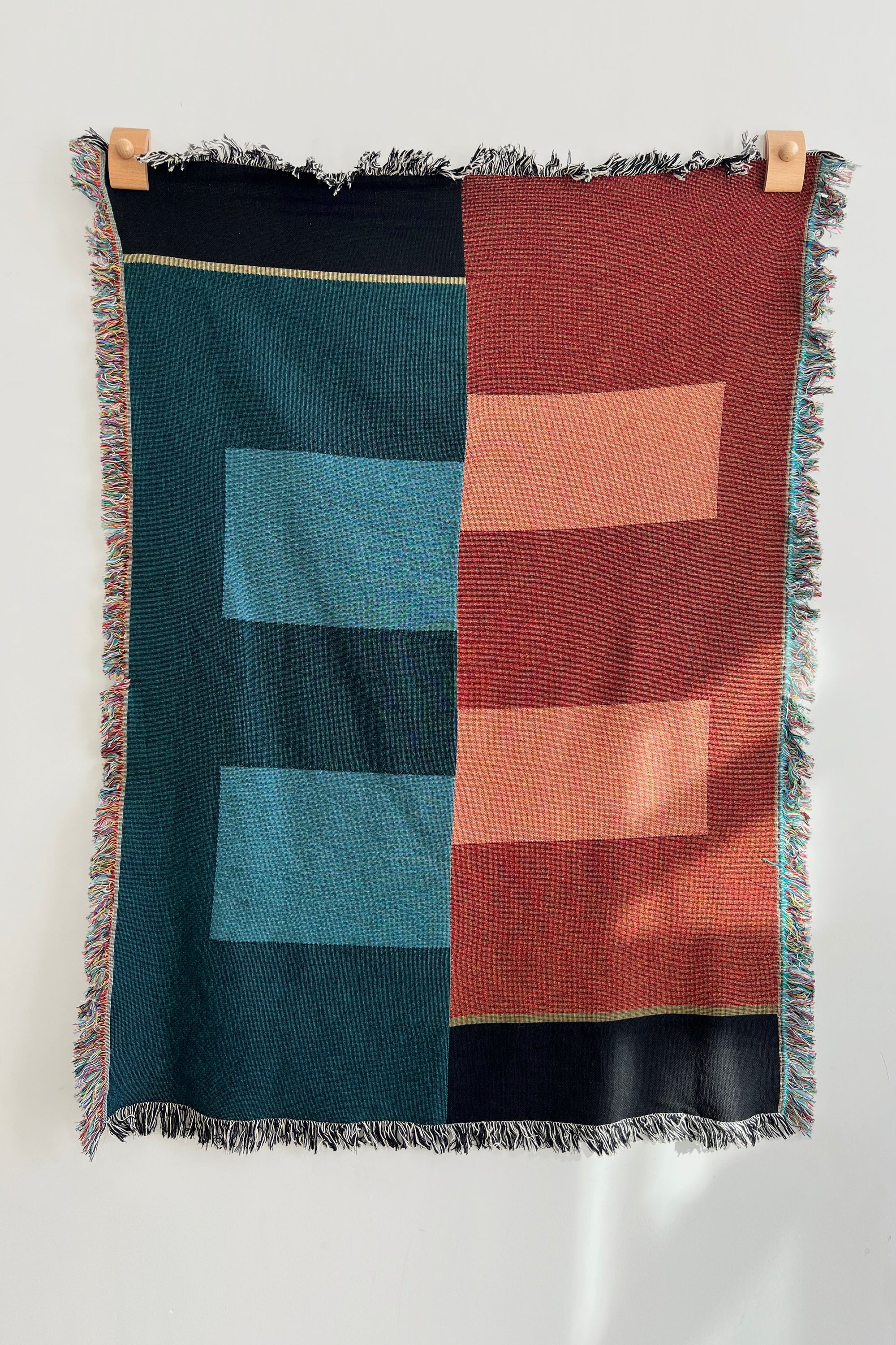 split figure woven blanket